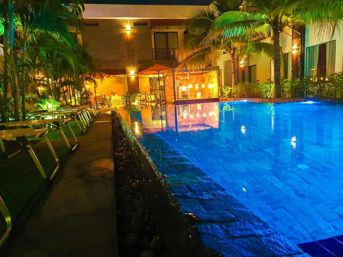 Central Corner Suite Siem Reap Exteriör bild